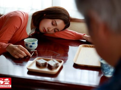 Nửa đêm bố chồng lẻn vào địt nàng dâu Minami Kojima ngọt nước